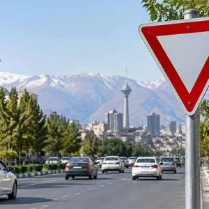 تابلوی ترافیکی حق تقدم